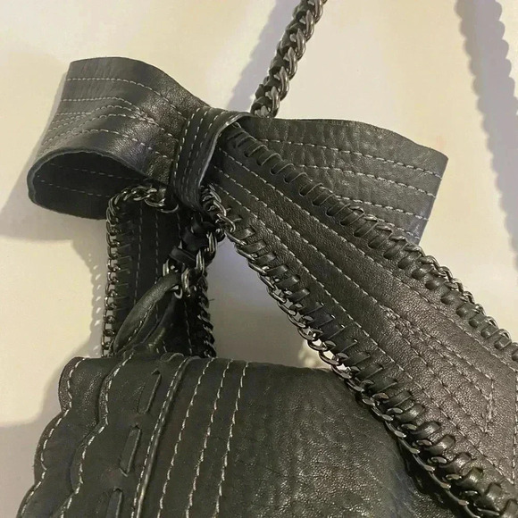 Vince Camuto Black pebbled leather shoulder bag - Picture 10 of 16